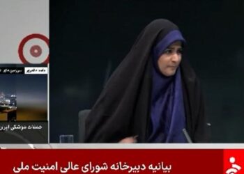 Debris falls in Iranian TV studio during live broadcast as Israel strikes state media – BBC