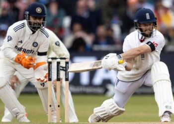 Duckett 149 lays the foundation as England hunt down 371 at Headingley – ESPNcricinfo