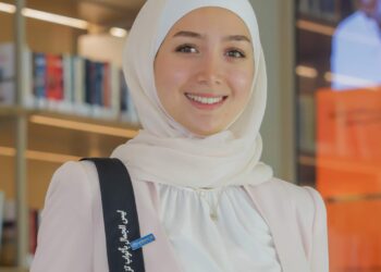Defying gravity and expectations, former Syrian refugee Maya Ghazal gets her wings – UNHCR – The UN Refugee Agency