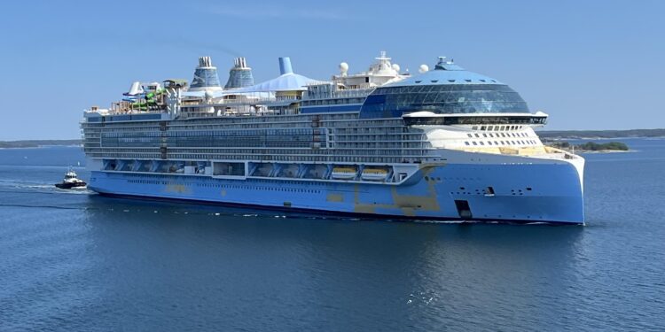 Ship Brings Back 2,000 Israelis From Cyprus To The Port Of Ashdod – i24NEWS