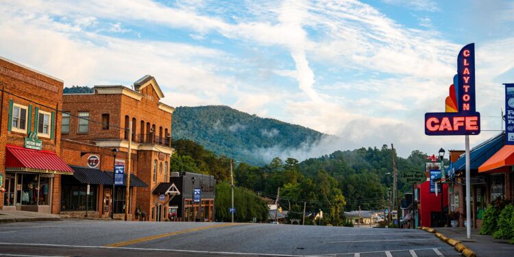 This Georgia Mountain Town Stays 10 Degrees Cooler Than Nearby Cities In Summer – Southern Living