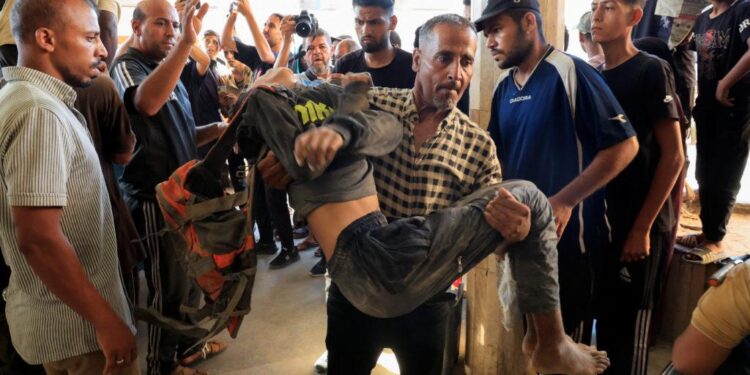 32 Palestinians killed trying to reach US group’s food distribution sites, Gaza authorities say – CBS News