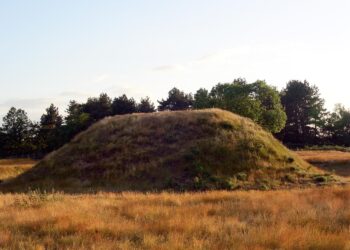 News – Burial Mound of Bronze Age Warrior Revealed in Azerbaijan – Archaeology Magazine