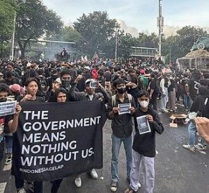 Indonesia protests: Asians use Grab and Gojek to send food and support for delivery riders – BBC