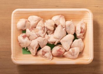 Rising Poverty in Iran: Families Turn to Chicken Tails and Bread as Meat and Dairy Become Luxuries – irannewsupdate.com