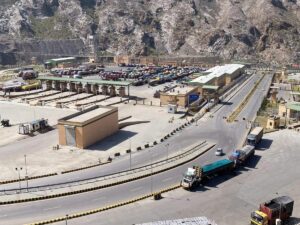 Heavy clashes erupt along Pakistan-Afghanistan border – The Guardian