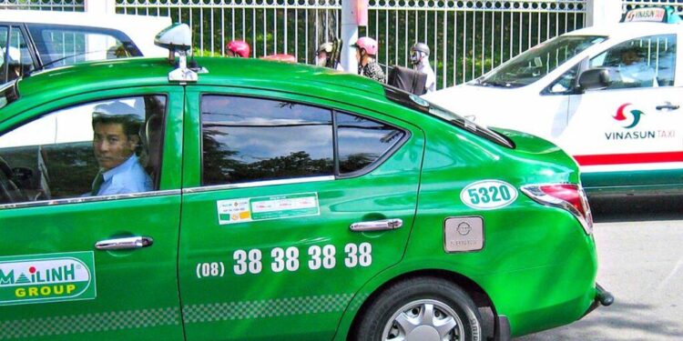 Vietnam Billionaire’s Taxi Firm Takes On Grab in Southeast Asia – Bloomberg