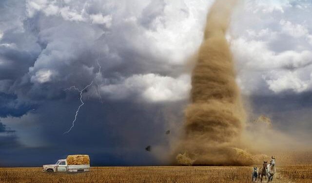 Towering tornado spirals over Inner Mongolia – BBC