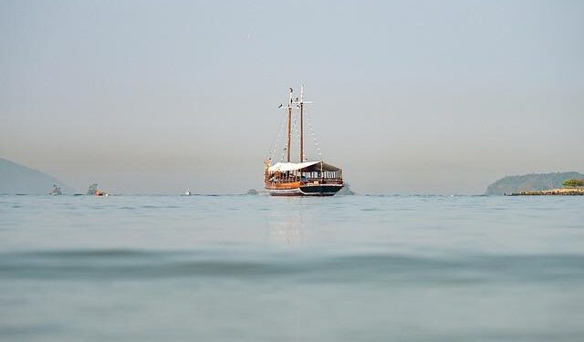 Hundreds stranded after IndiGo canceled 1,000 flights in India air travel chaos – CNN