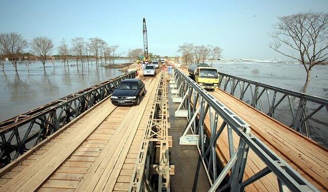 Death toll passes 900 after devastating Indonesia floods – BBC