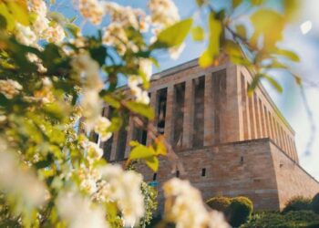 Anutin Rallies Nationalists, Tells Trump to Pressure Cambodia – Khaosod English