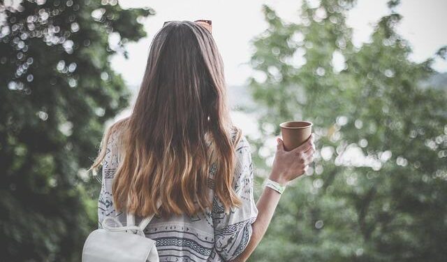 Traveller shocked to see pilot doing this when she looked into the cockpit – Sky News Australia