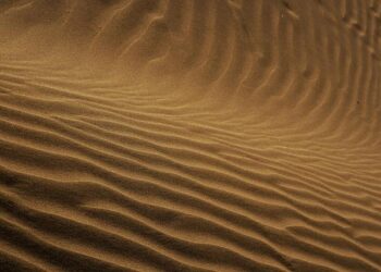 Live updates: Iran warns against US ground invasion as war enters fifth week – LiveNOW from FOX