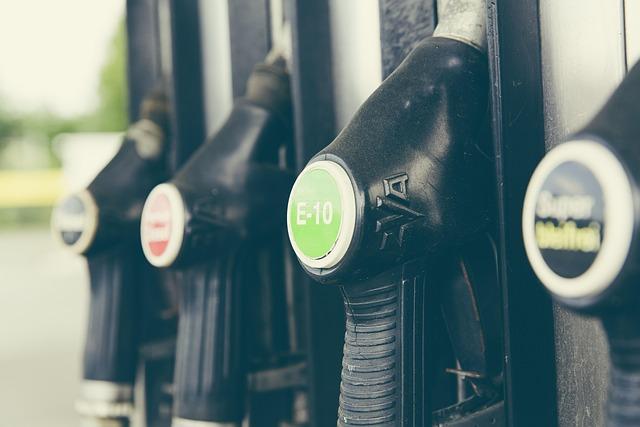 Oil Prices Swing as Trump Extends Iran War Ceasefire