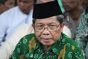 Old clips of Indonesian leader misrepresented as train crash site visit – Yahoo