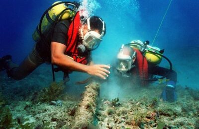Military diver dies off Maldives searching for bodies of 4 who perished in underwater cave – Los Angeles Times